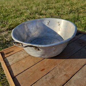 16" vintage aluminum wash basin, pot, Farmhouse Cottagecore